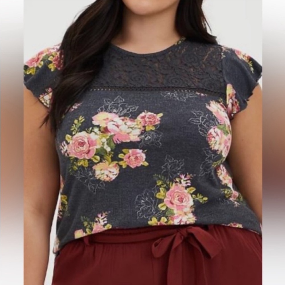 Torrid Flutter sleeve top 1X grey floral